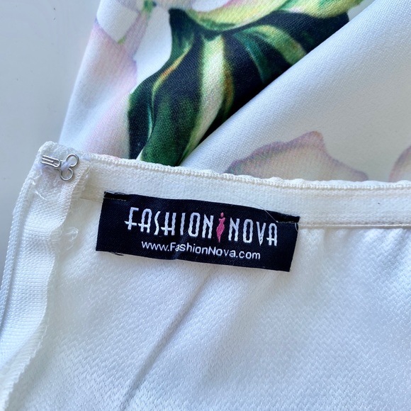 SOLD: Fashionova floral off shoulder romper - Picture 4 of 4